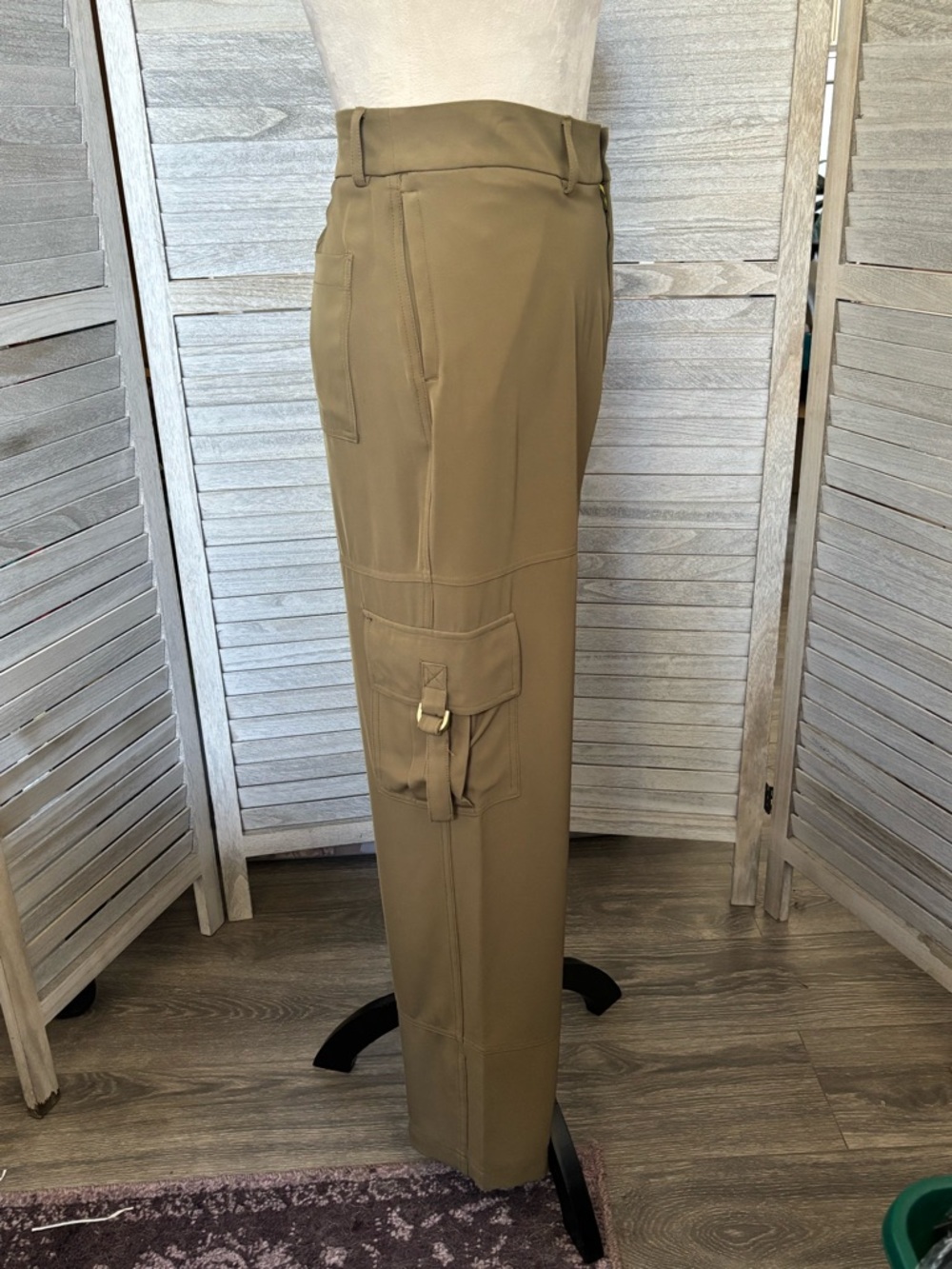 DKNY Women’s SZ 14 NWT Dressy Cargo Pants, Satin Finish, Highwaisted Olive Green